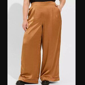 Size 3R TORRID Wide Leg Satin High Rise Pant (SLIGHT DAMAGE read description)